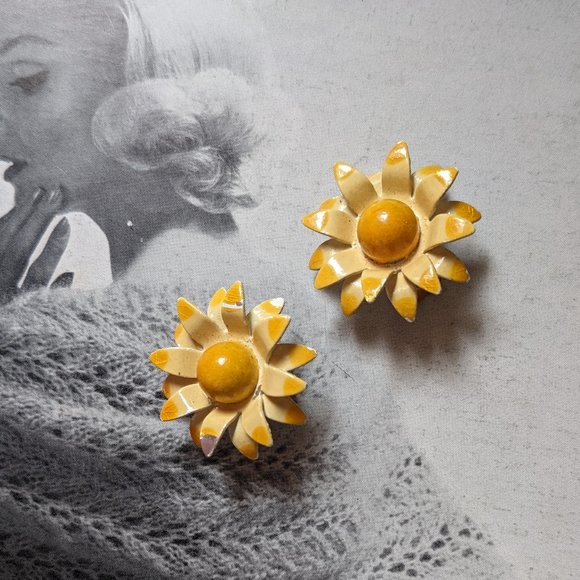 Jewelry - West German Vintage Yellow Flower Clip On Earrings